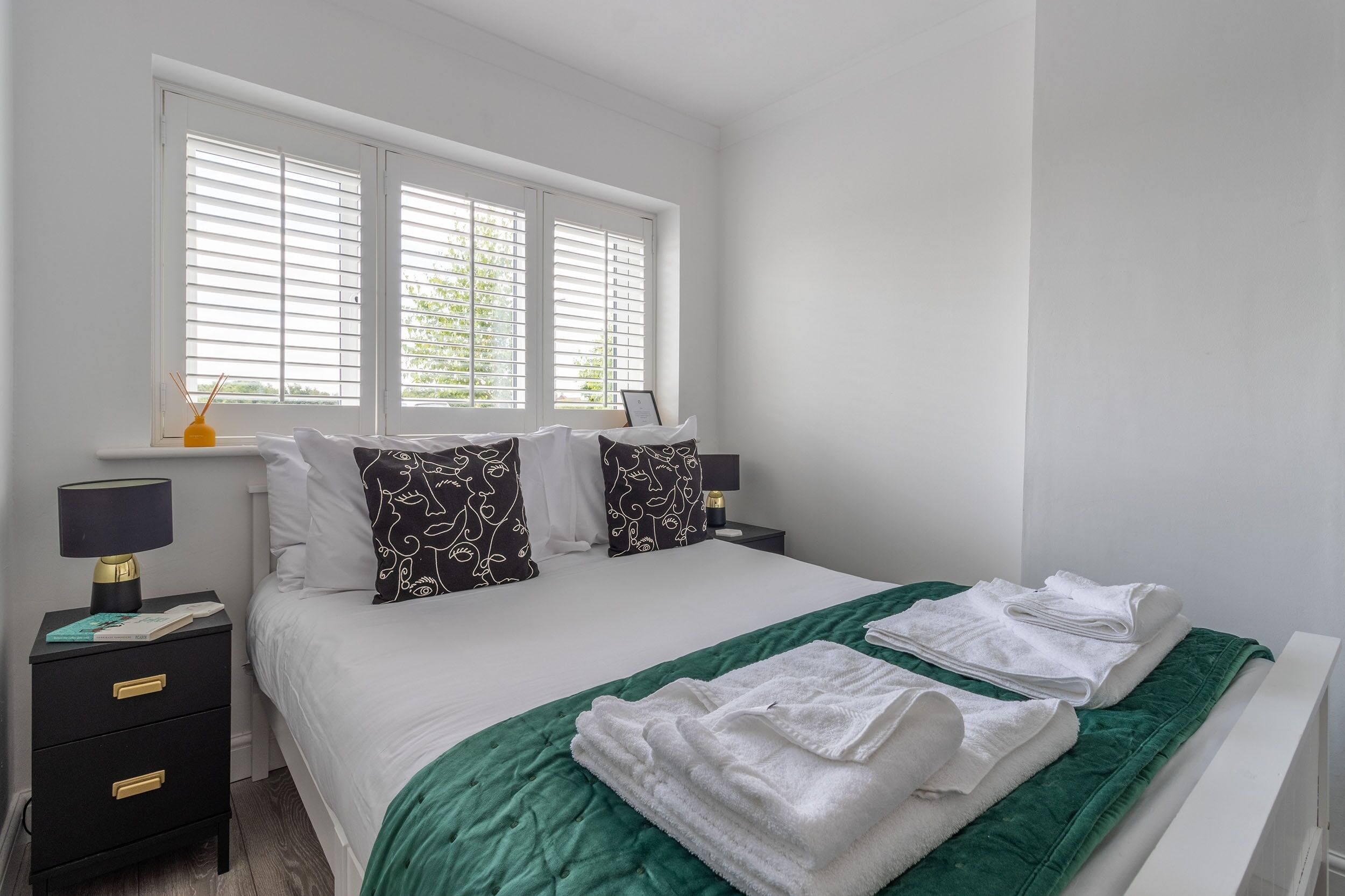 1 bedroom, iron/ironing board, internet, bed sheets