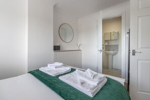 1 bedroom, iron/ironing board, internet, bed sheets