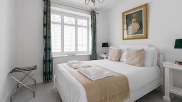 2 bedrooms, iron/ironing board, internet, bed sheets