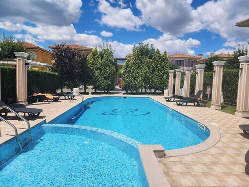 Charming 2-bedroom villa with AC, WiFi in Burgas Area near beaches & airport