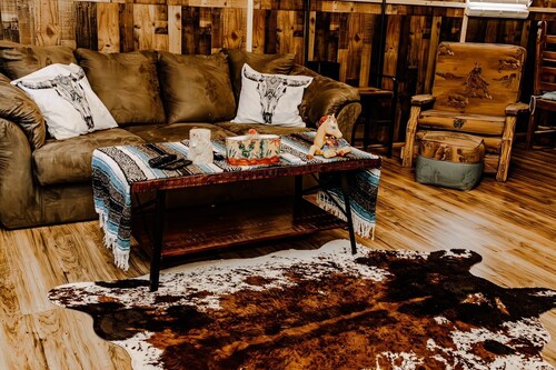 Lobo Den!!! 360 Degree Privacy, barbeque pit & Dog Friendly