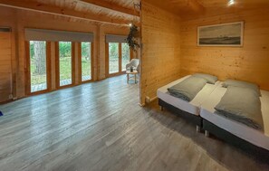 4 bedrooms, travel crib, free WiFi, bed sheets