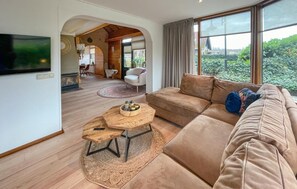 Smart TV, fireplace - Amazing home in Lauwersoog with WiFi (Lauwersoog)