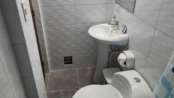 Comfort Double Queen Bed | Bathroom