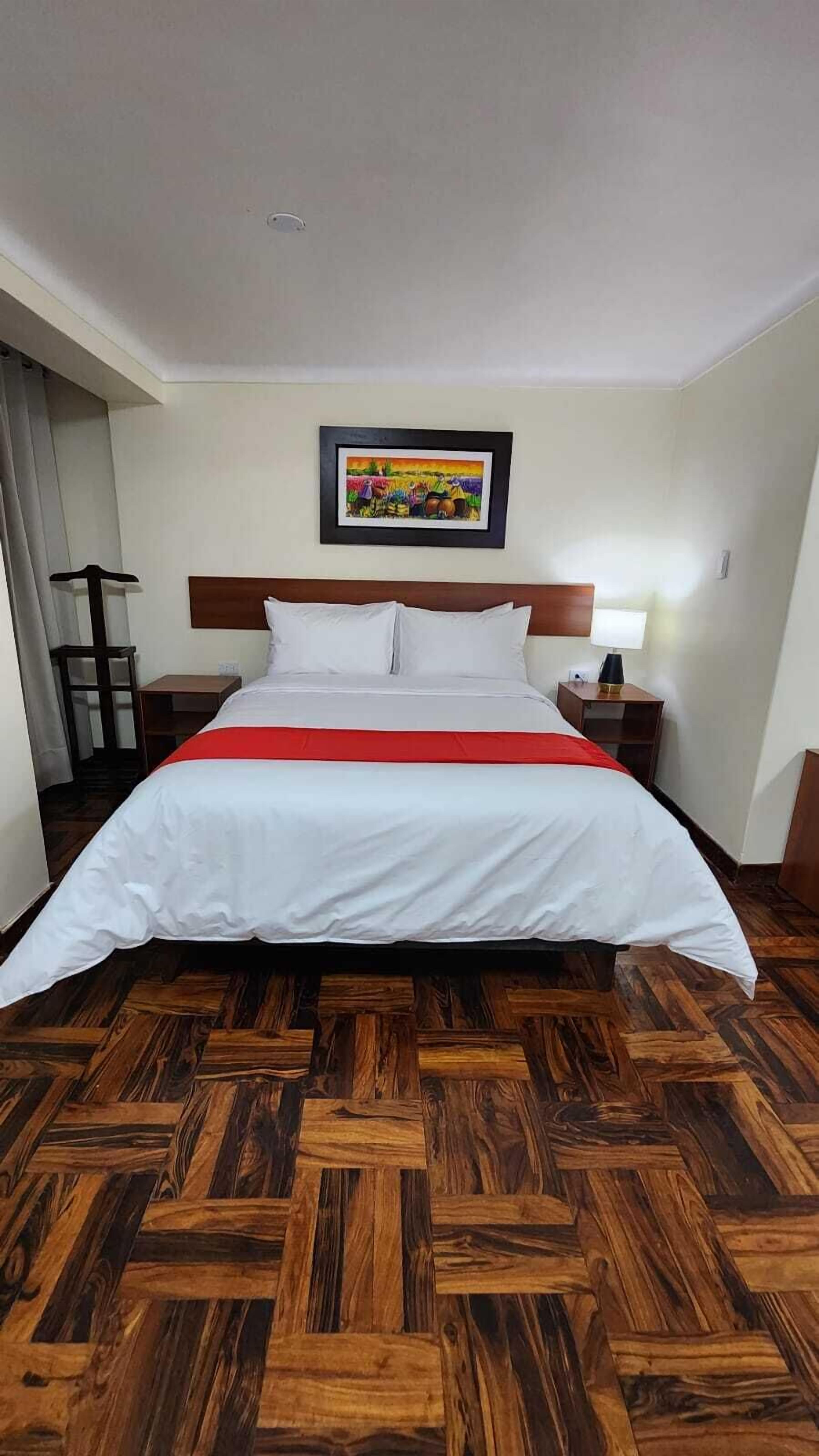 Comfort Double Bed | Skrivebord, skrivebord for bærbar PC og wi-fi (inkludert)