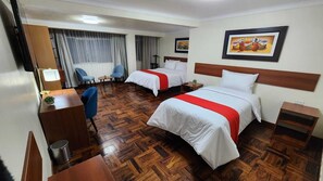 Escritorio, espacio para trabajar con laptop y wifi gratis