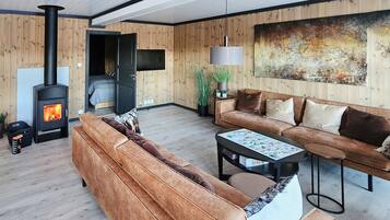 Una Smart TV, una chimenea