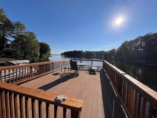 Sunset Cove Lake House Lake Front with Dock Basketball Kayak Wine