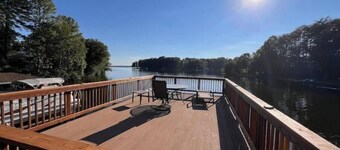 Sunset Cove Lake House Lake Front with Dock Basketball Kayak Wine