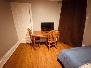 3 bedrooms, WiFi - Cozy On Downtown Hamilton (Hamilton)