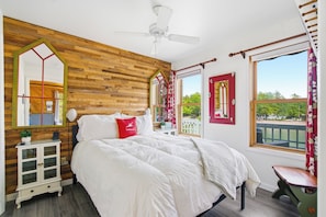2 habitaciones, tabla de planchar con plancha y cuna de viaje