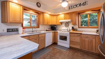 Dishwasher, cookware/dishes/utensils