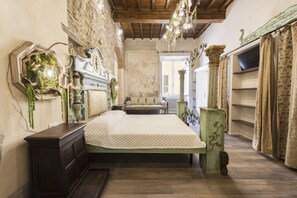 4 bedrooms, iron/ironing board, WiFi