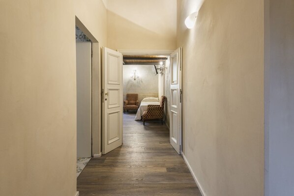 4 bedrooms, iron/ironing board, WiFi