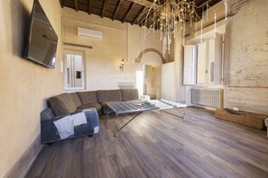 Living area - Torre Benci By MMega (Firenze)
