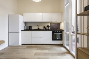 Fridge, microwave, oven, stovetop