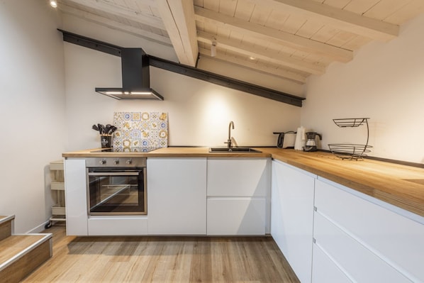 Kühlschrank, Ofen, Herdplatte, Geschirrspüler