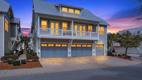 Arcade, Bar, Prominence Resort Pool And Gym Access, Close To Beach Sea Happy - Rosemary Beach, FL
