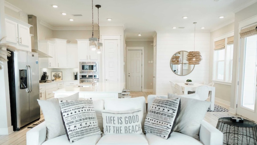 Arcade, Bar, Prominence Resort Pool and Gym Access, Close to Beach Sea Happy