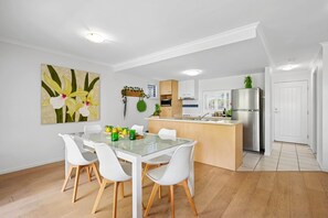 Dining - Unit 85 - Spacious, 2 bedroom Townhouse in Noosaville Resort (Noosaville)