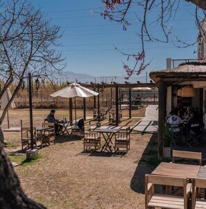 Outdoor dining - Colonial upscale maison close to vineyards (Luján de Cuyo)
