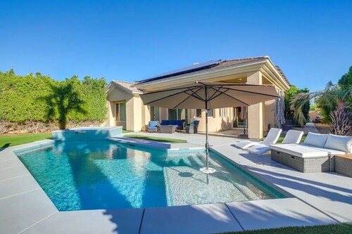 Incredible Mountain View Sunsets with new Salt Water Pool & Spa