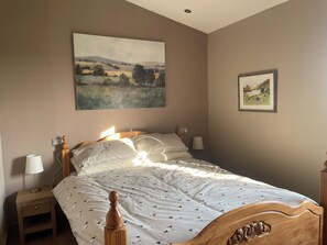 3 habitaciones, tabla de planchar con plancha, cuna de viaje y wifi