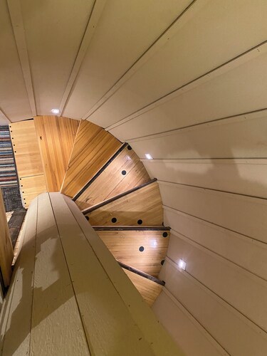 The Little Red Barn - Lakeside Tiny Home Rental -Sleeps 4 - Spiral Staircase