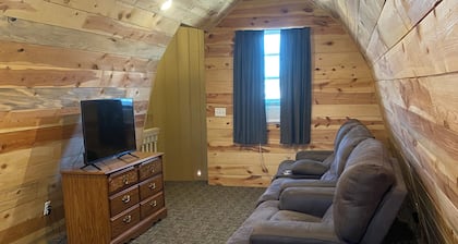 The Little Red Barn - Lakeside Tiny Home Rental -Sleeps 4 - Spiral Staircase