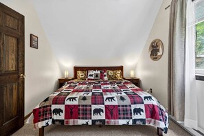 3 bedrooms, desk, iron/ironing board, travel crib