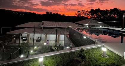 House with Gated Community, Swimming Pool and Nature View, Ibiuna