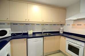 Private kitchen - Apartment in Lescala With Swimming Pool (L'Escala)