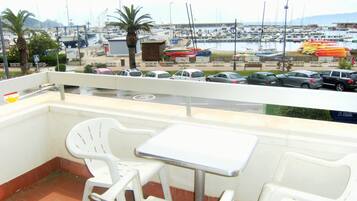 Apartment | Outdoor dining