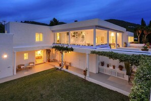 Villa | Exterior