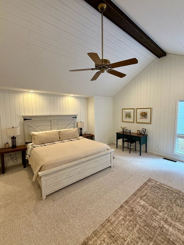 4 bedrooms, iron/ironing board, WiFi, bed sheets