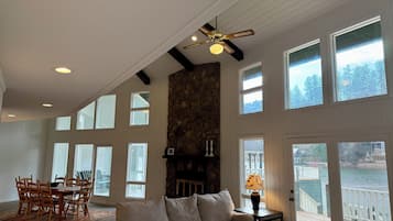 TV connectée, cheminée