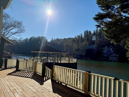 <<NEW>> LAKE LEVEL Green Acres – Your lakefront place to be!