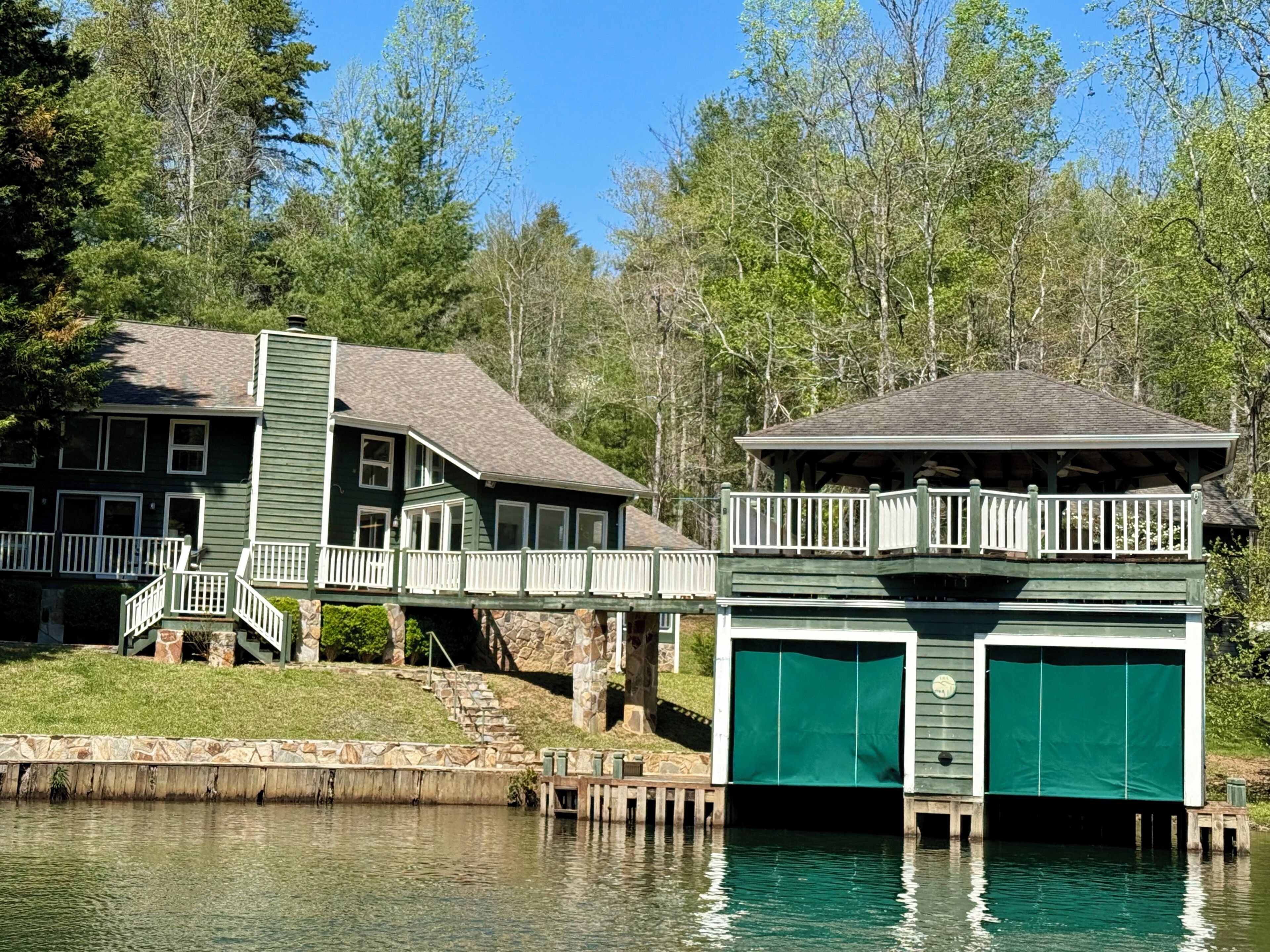 Rare! Green Acres offers immediate access to gorgeous views and fun (no steps)!