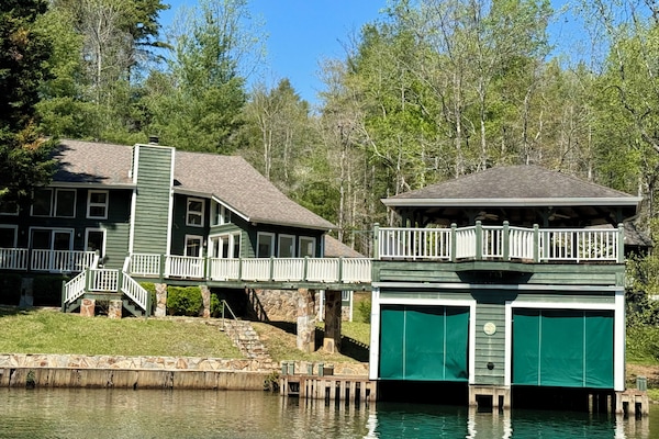 Rare! Green Acres offers immediate access to gorgeous views and fun (no steps)!