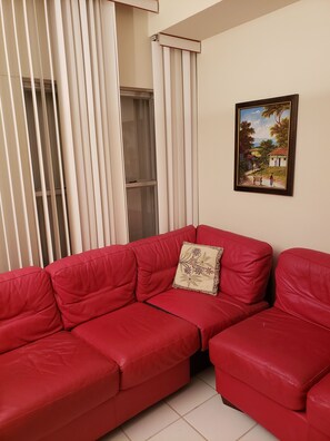 Interior - Charming 2-bedroom condo with AC and WiFi in beautiful Palm Beach (Palm Beach)