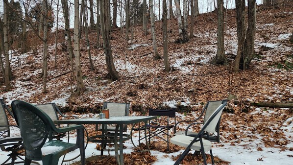 Outdoor dining - Welcome to the Webster Place! A Charming 3-bedroom house in fabulous Franklin. (Franklin)