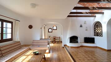 獨棟房屋 | 客廳 | 壁爐