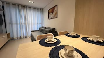 Basic Apartment | Dining