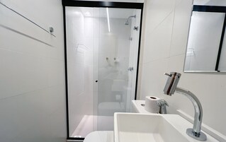 Shower, free toiletries, hair dryer, towels