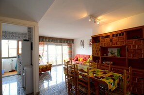 Apartment | Dining - Apartment in L'escala Near Sand Beach & Pool (L'Escala)