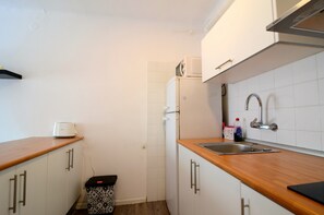 Apartment | Private kitchen - Apartment in Pals Near Platja de Pals Beach (Pals)