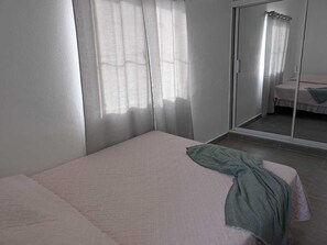 5 bedrooms, WiFi, bed sheets