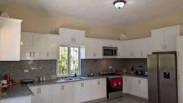 Frigorifero, microonde, forno, macchina per tè/caffè