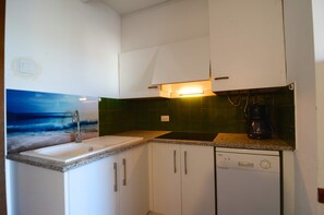 Apartment | Private kitchen - Apartment in L'escala Near Sandy Beach (L'Escala)