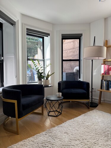 Stylish 2-bedroom apartment in great location with AC, WiFi